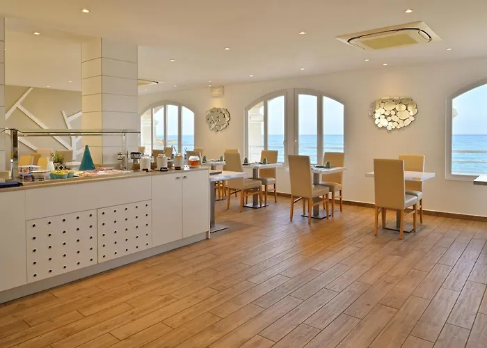 Beau Rivage Отель Альгайола